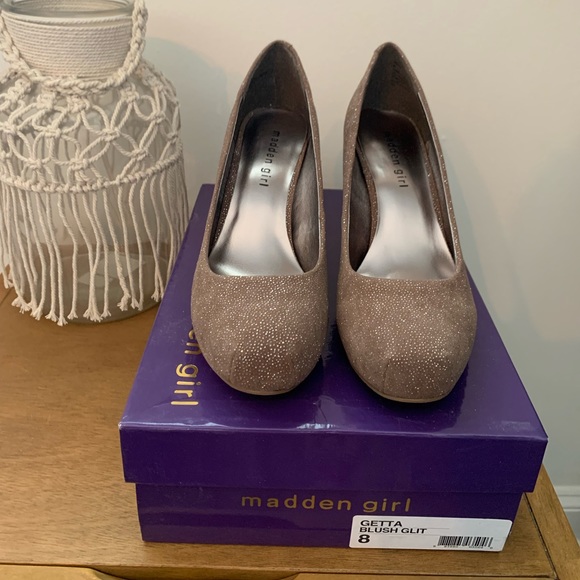 Madden Girl Shoes - NEW Madden Girl blush glitter pumps heels / Size 8 / Getta style